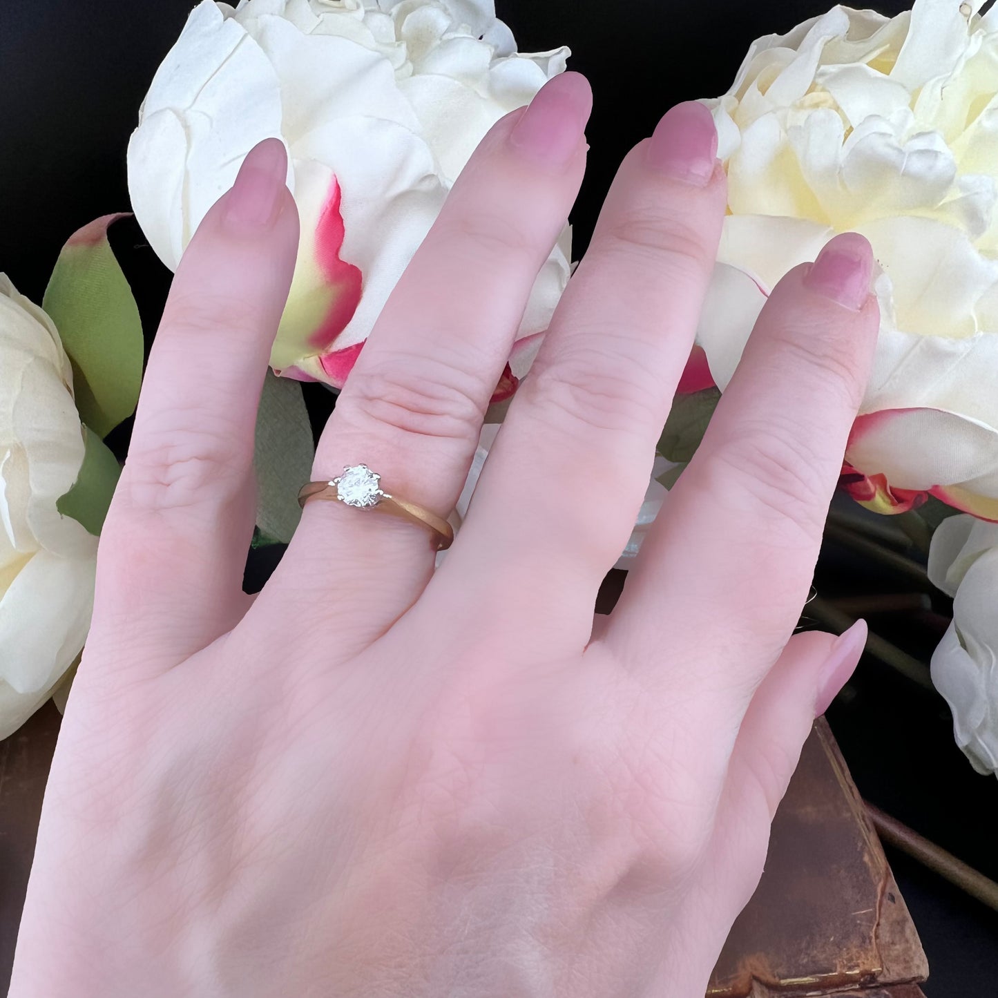 Vintage 18K Yellow Gold Solitaire Ring with Natural Diamond