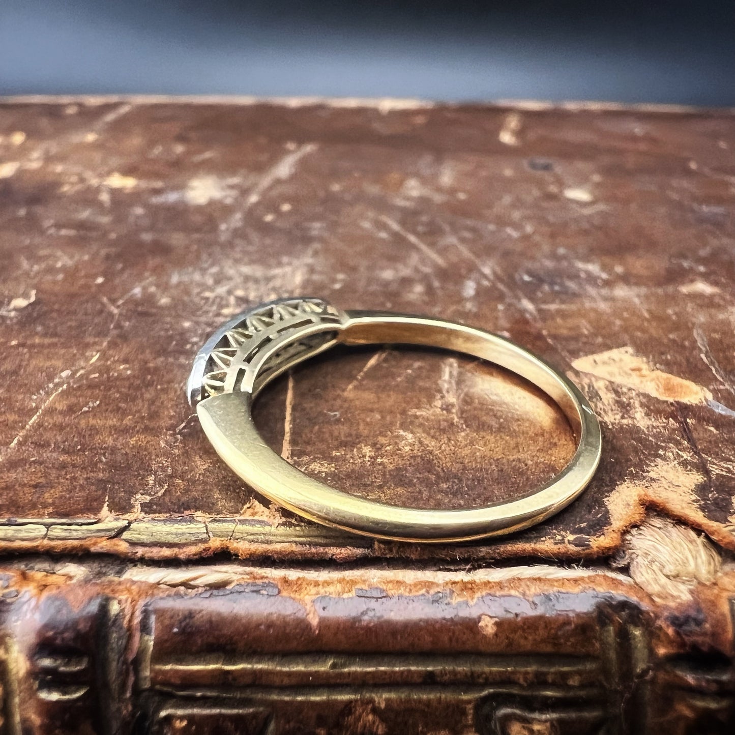 Antique Riviera ring in 18k gold and old mine diamonds