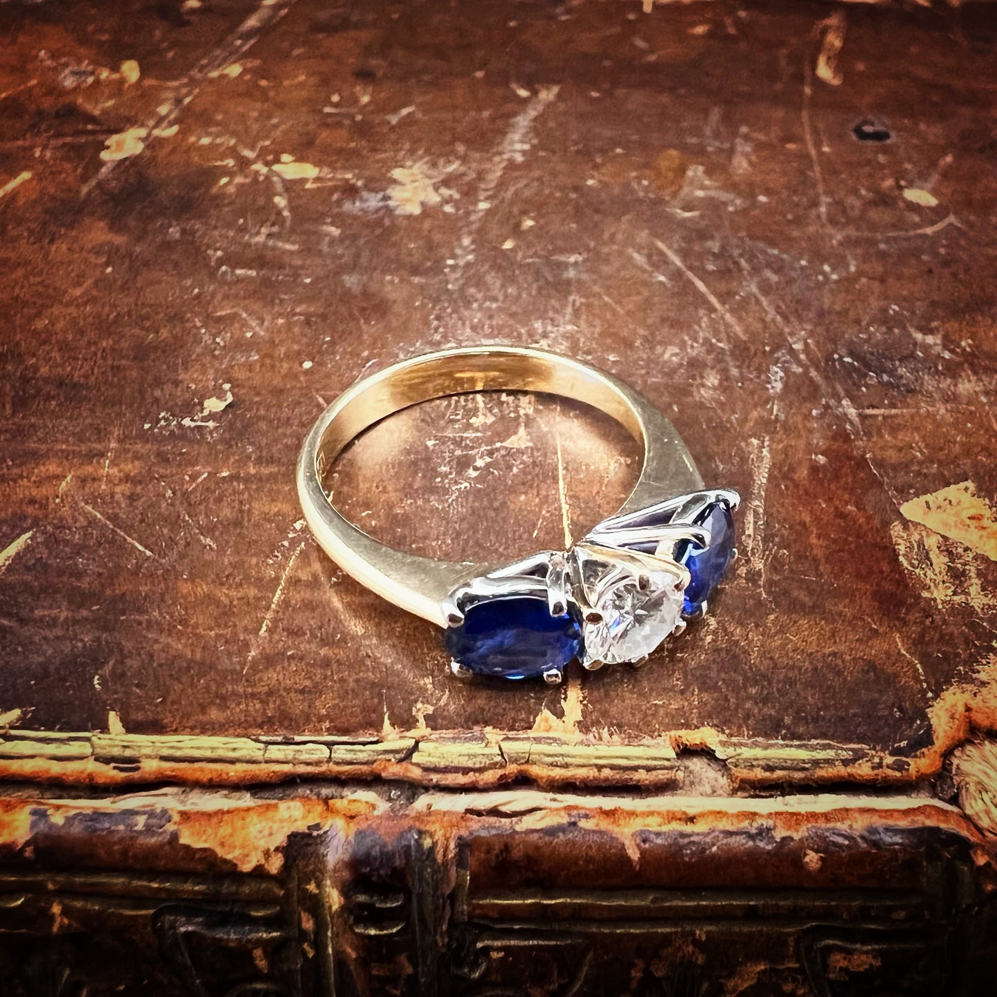 18k gold diamond and sapphire ring. Italy, c. 1920.