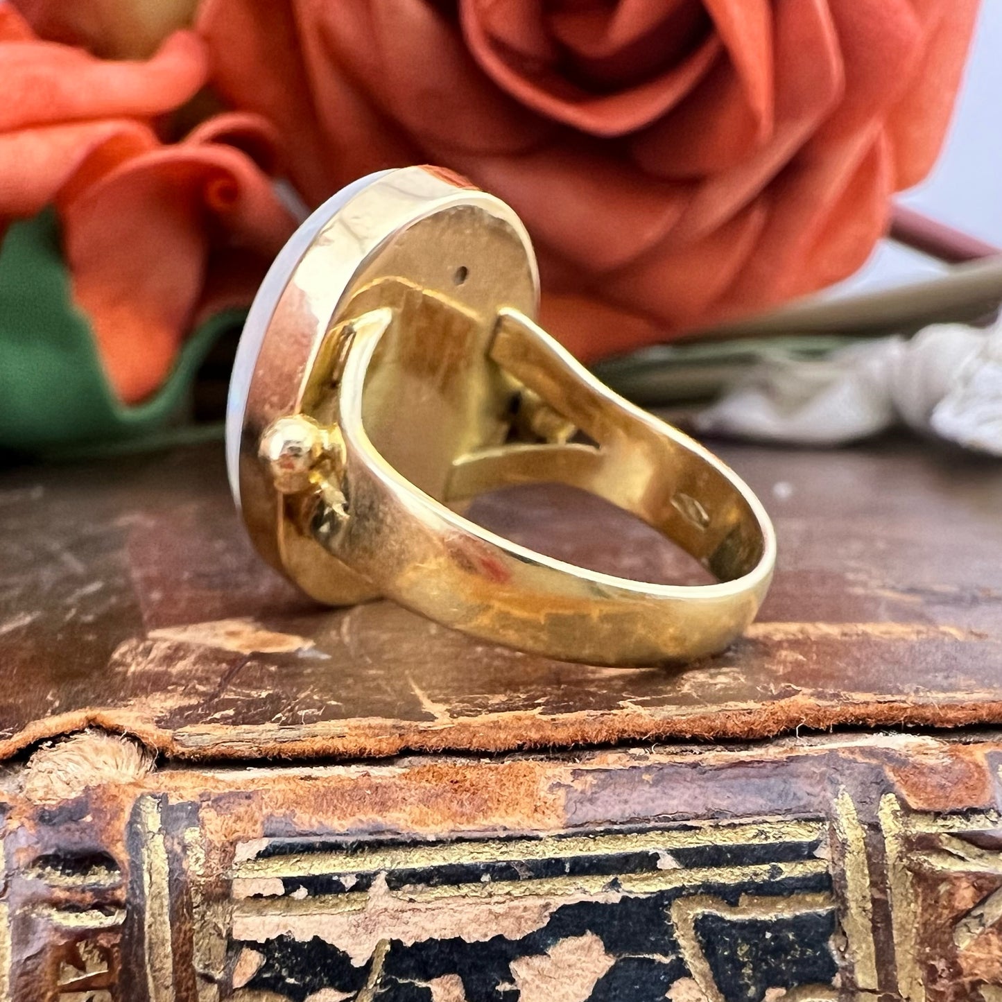 Anello vintage con Opale Australiano da 6 ct in Oro Giallo 18 Carati