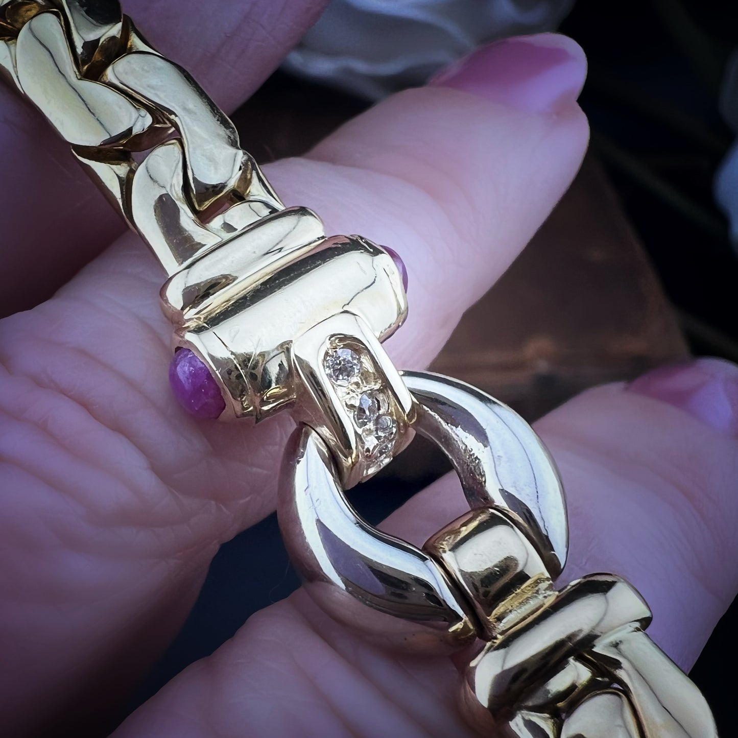 Vintage-Schlangenarmband aus 18 Karat Gelbgold mit Kobra-Glied, Rubinen und Diamanten – 1970er