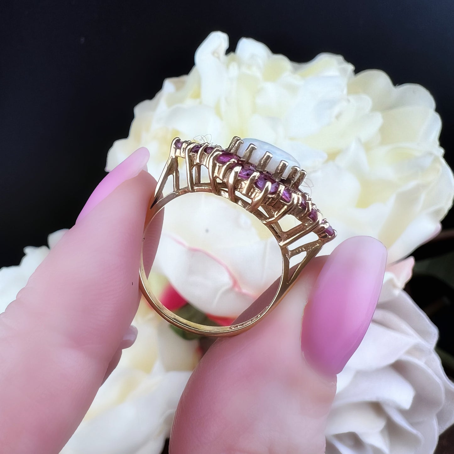 Anello vintage in oro giallo 9 ct con opale e rubini – Birmingham, 1989