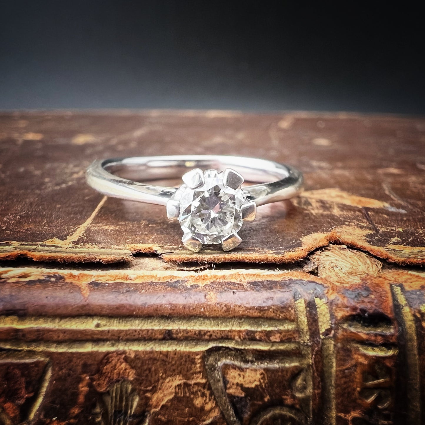 Solitärring aus 18 Karat Weißgold mit 0,33 Karat Diamant