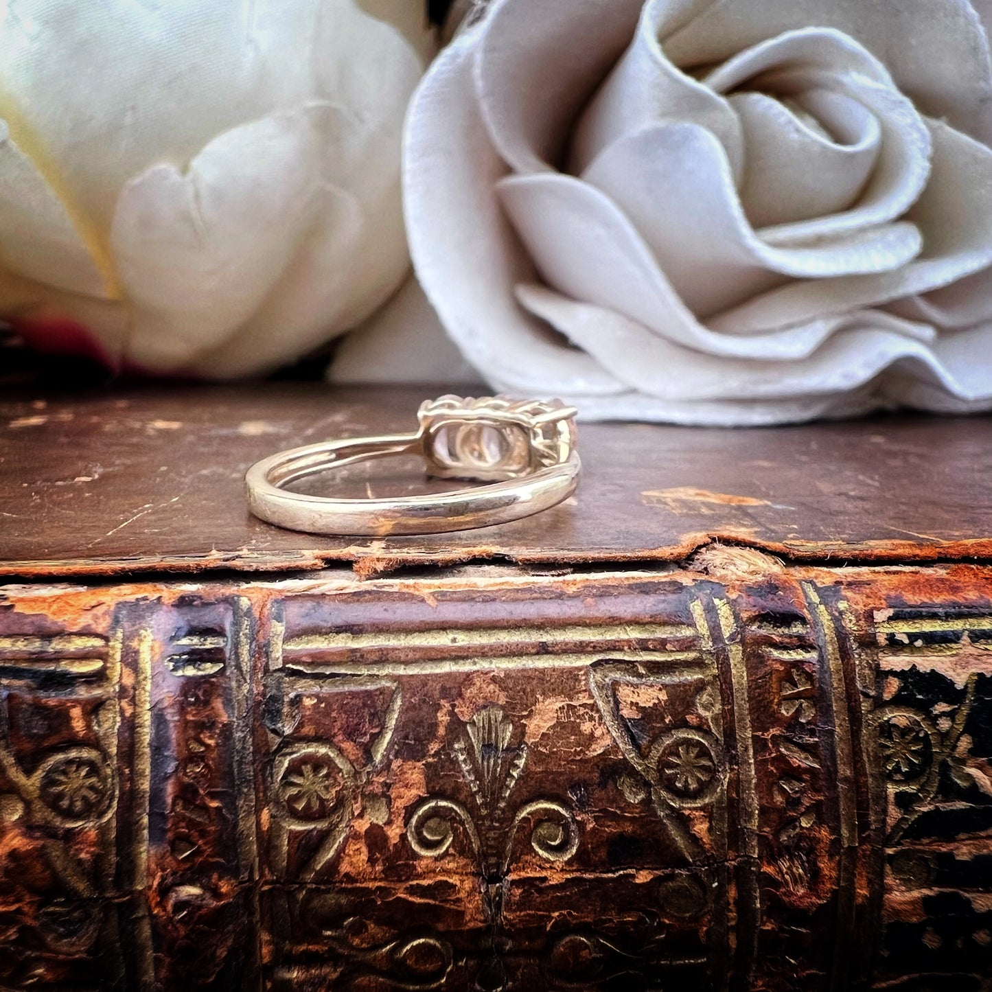 Anello Trilogy in Oro Giallo con Quarzi Rosa – Vintage Anni ’90