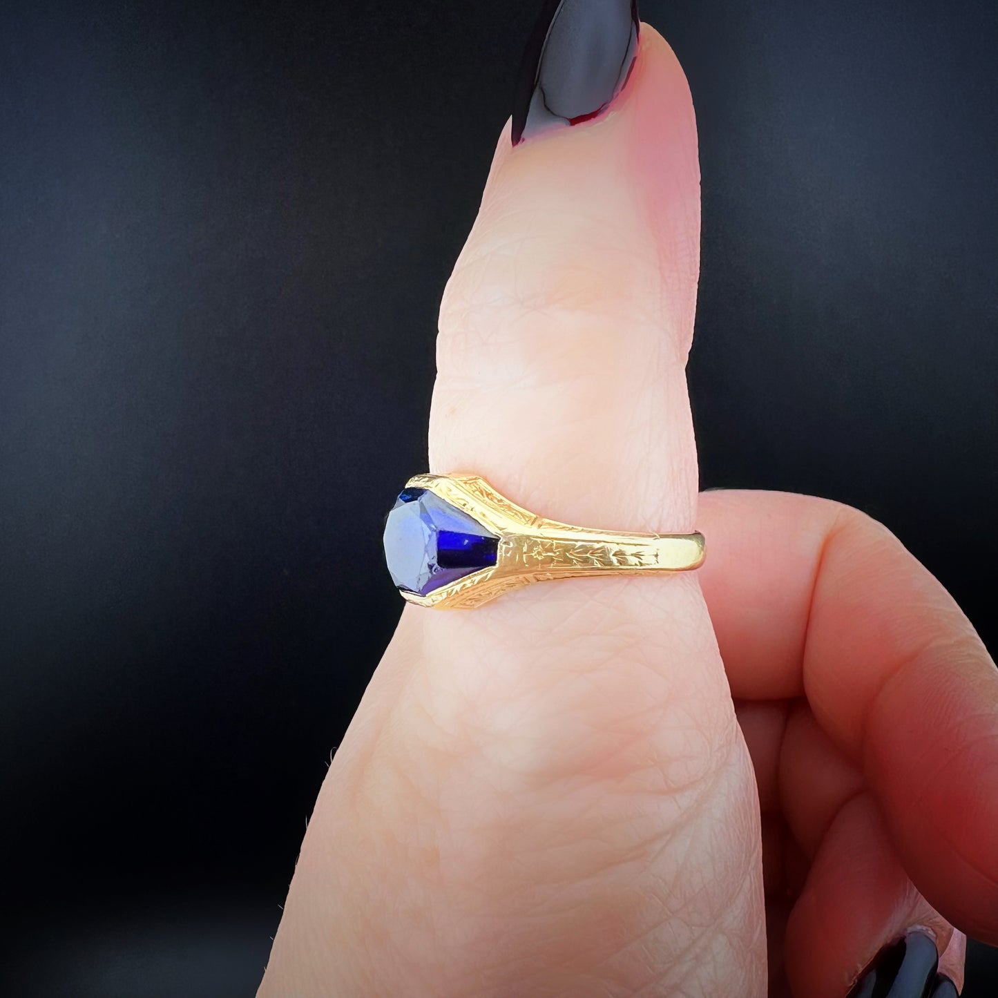 Men's 18k gold ring with synthetic sapphire, c. 1920