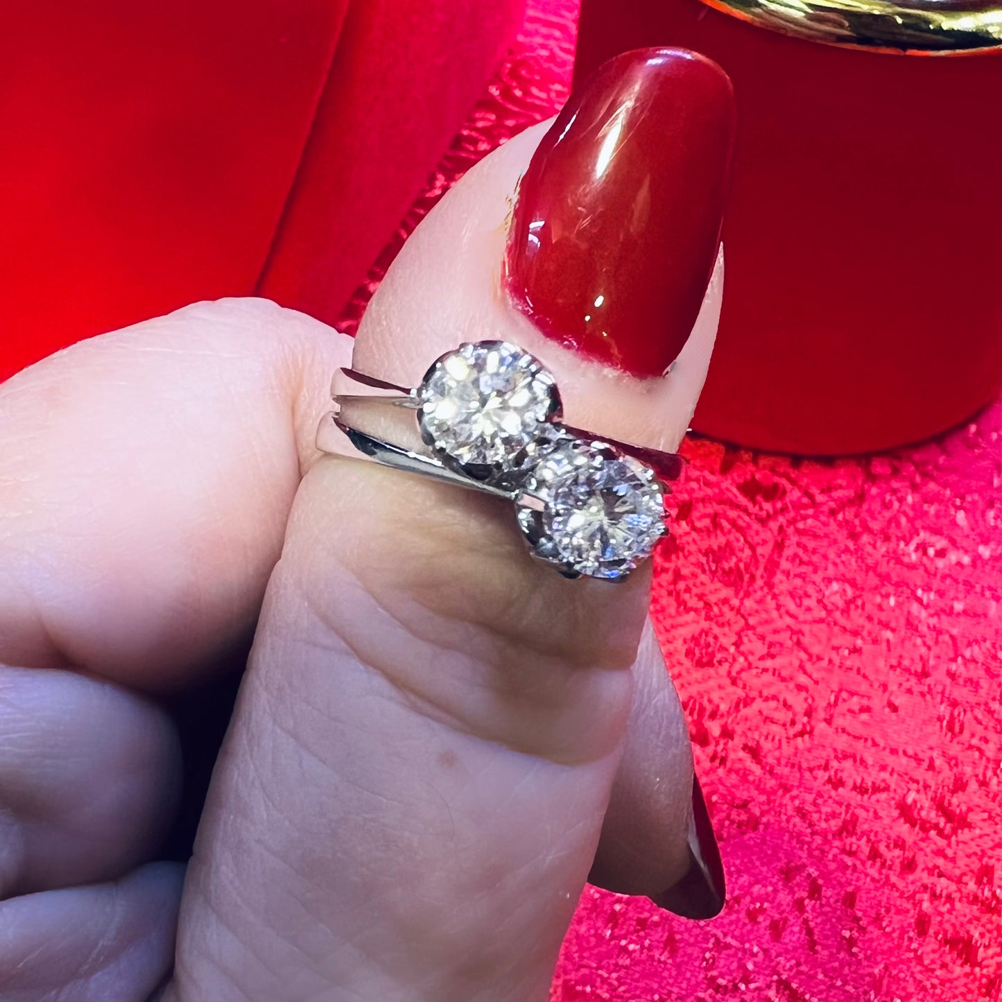 Anello “toi et moi” o contrariè oro bianco 18 kt e diamanti .52/.55 - .46/.48 ct. GIA