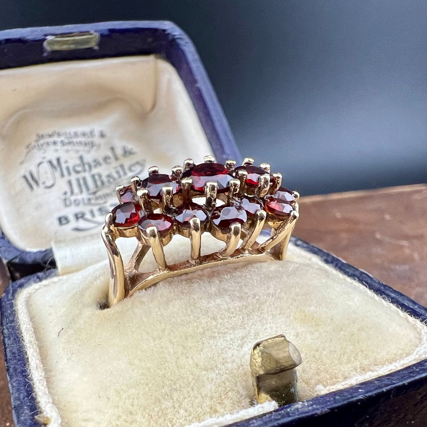 1979 Edinburgh Schottischer Ring in 9 Karat Gold mit Granaten