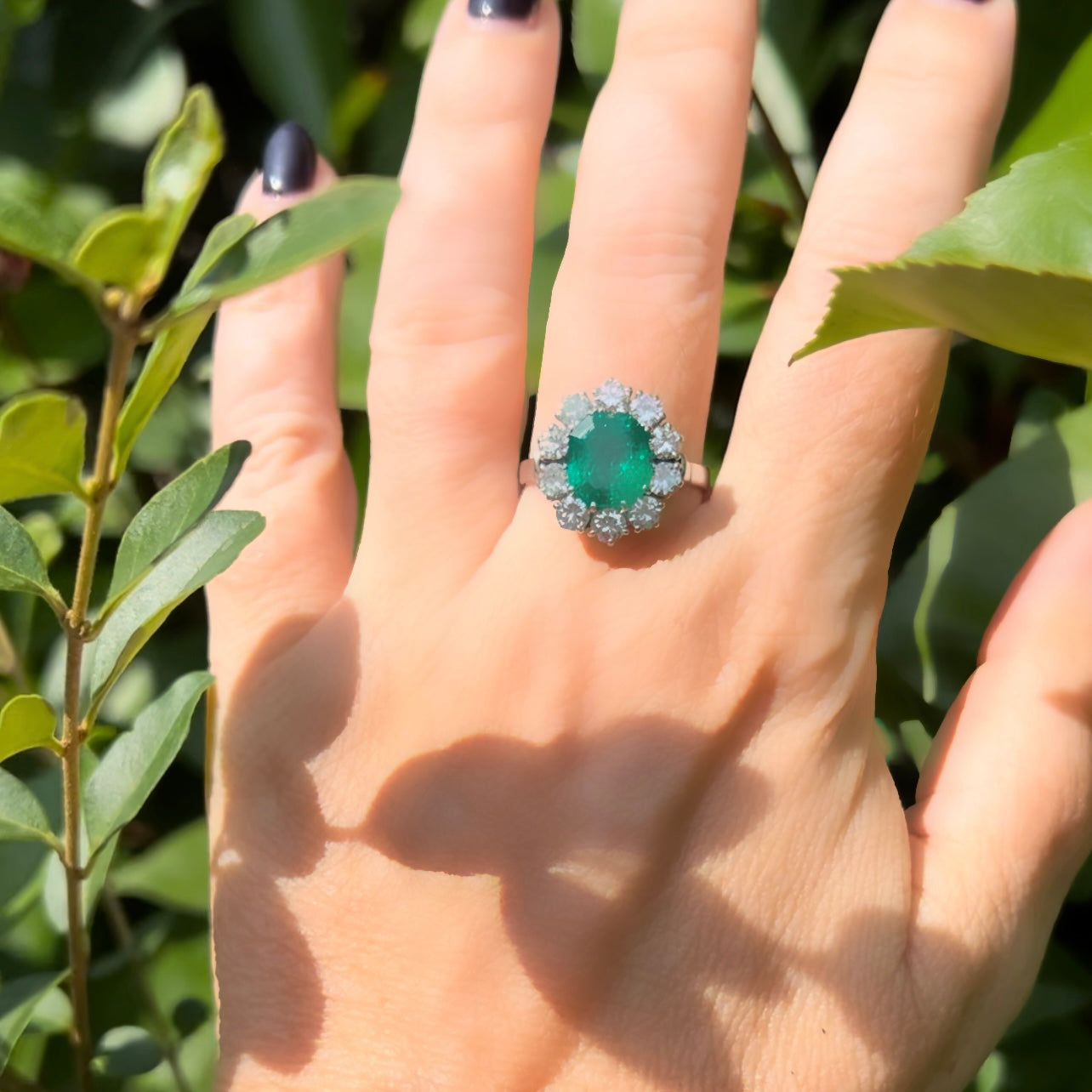 Colombian emerald and diamond ring, 18k gold