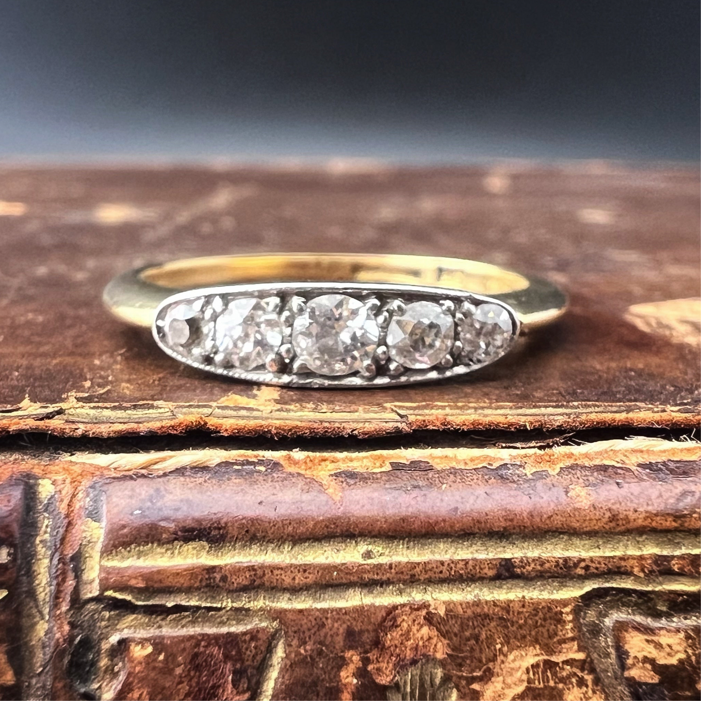 Antique Riviera ring in 18k gold and old mine diamonds