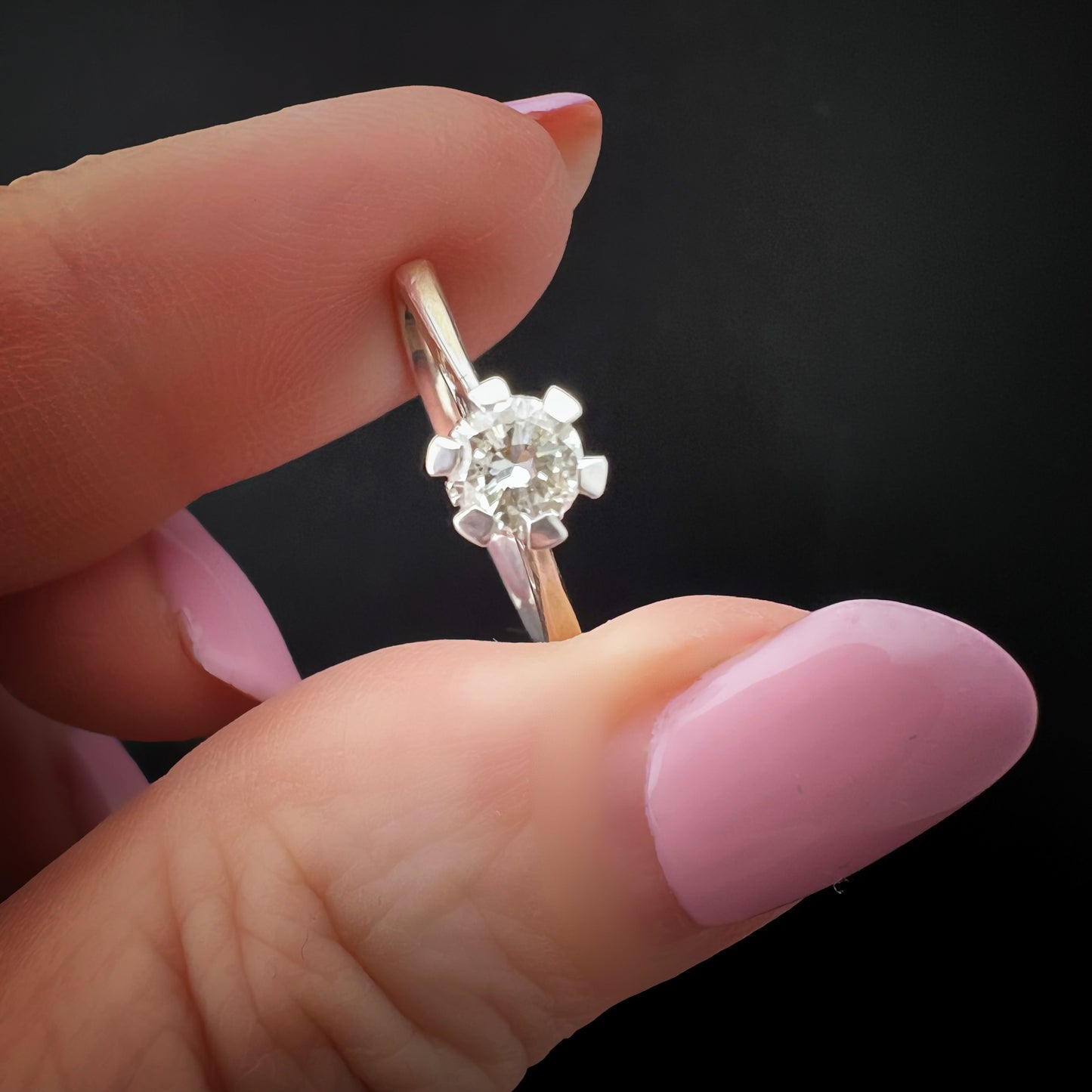 Solitärring aus 18 Karat Weißgold mit 0,33 Karat Diamant