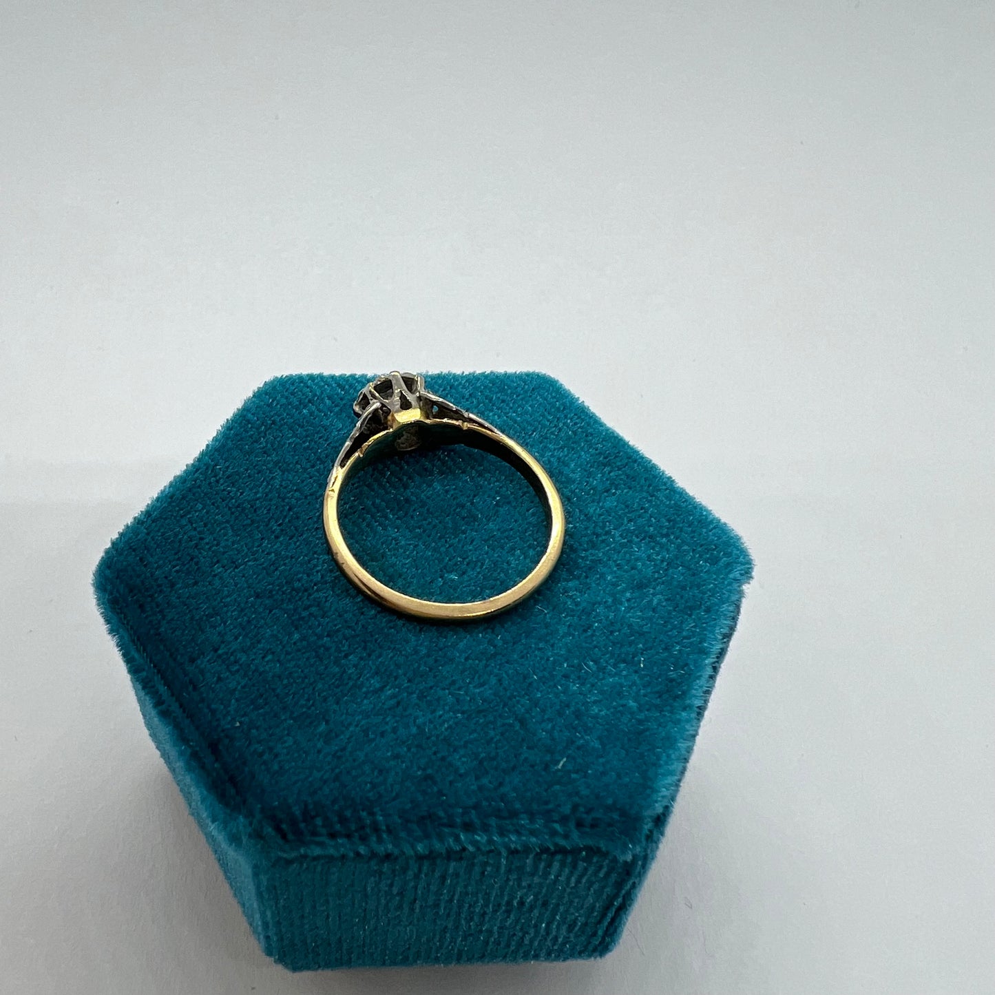 Antique solitaire in platinum gold and diamond