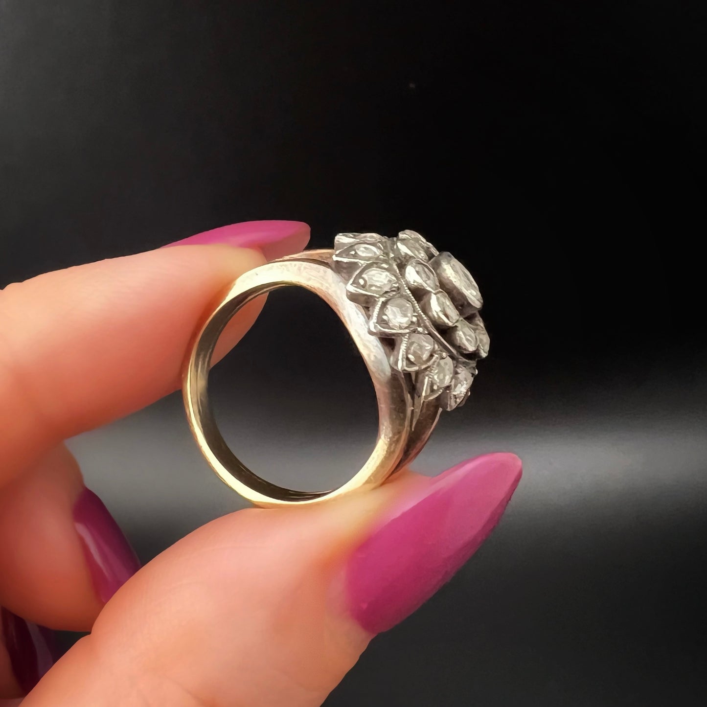 18 Karat Goldrosetten-Diamant- und Silberknospenring