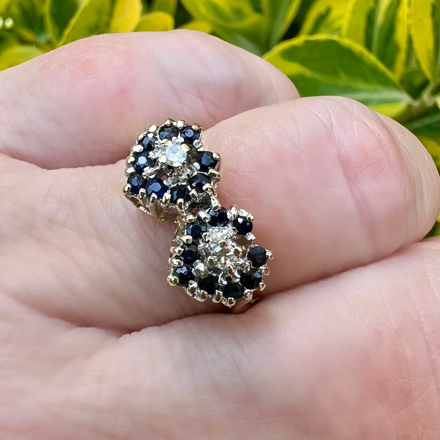 Ring mit zwei Herzen aus Saphiren und Diamanten