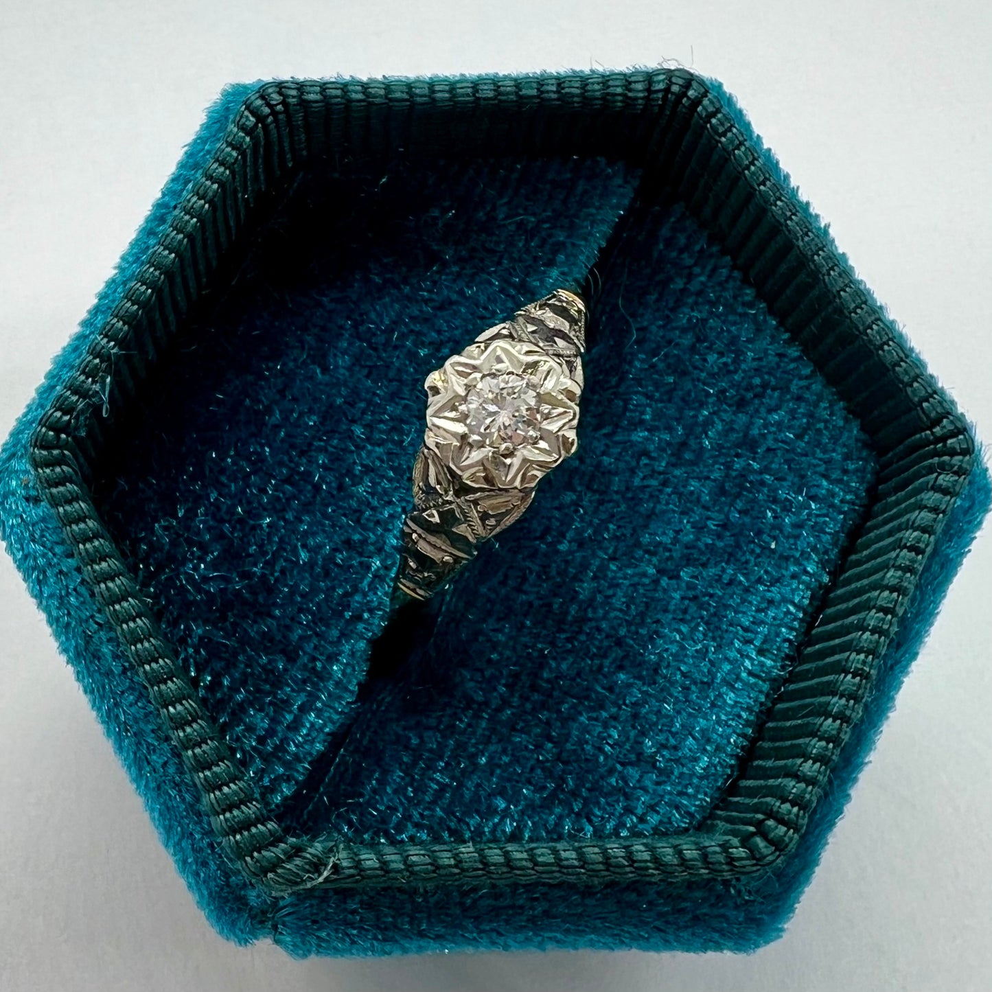 Antique solitaire in platinum gold and diamond