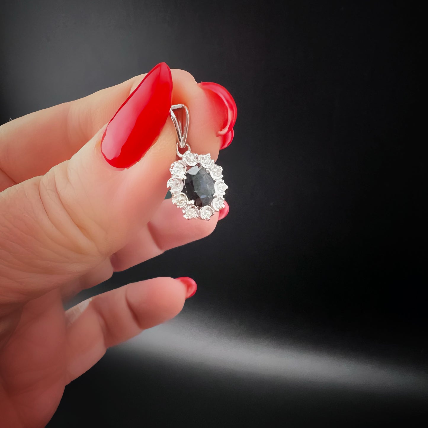 18K gold sapphire and diamond daisy pendant