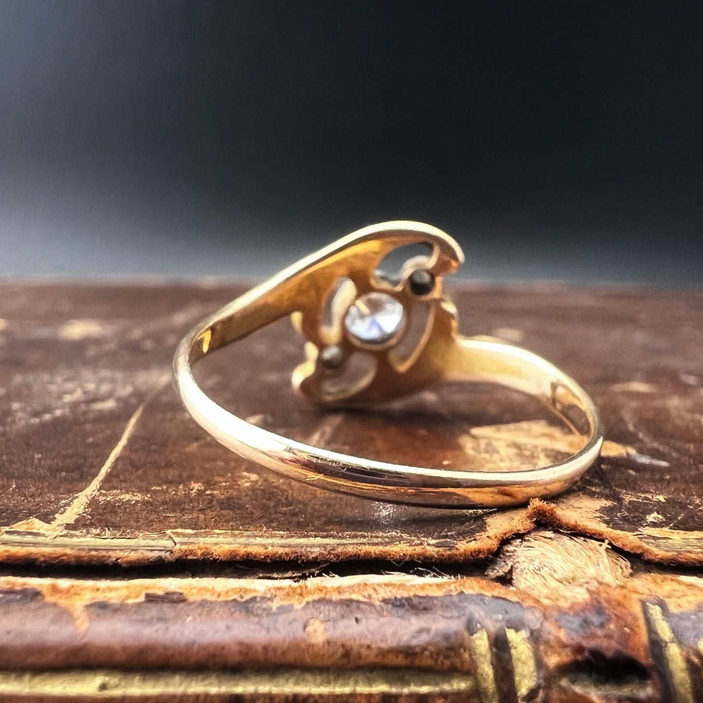 Anello Art Nouveau in oro 18 ct e diamante a taglio europeo