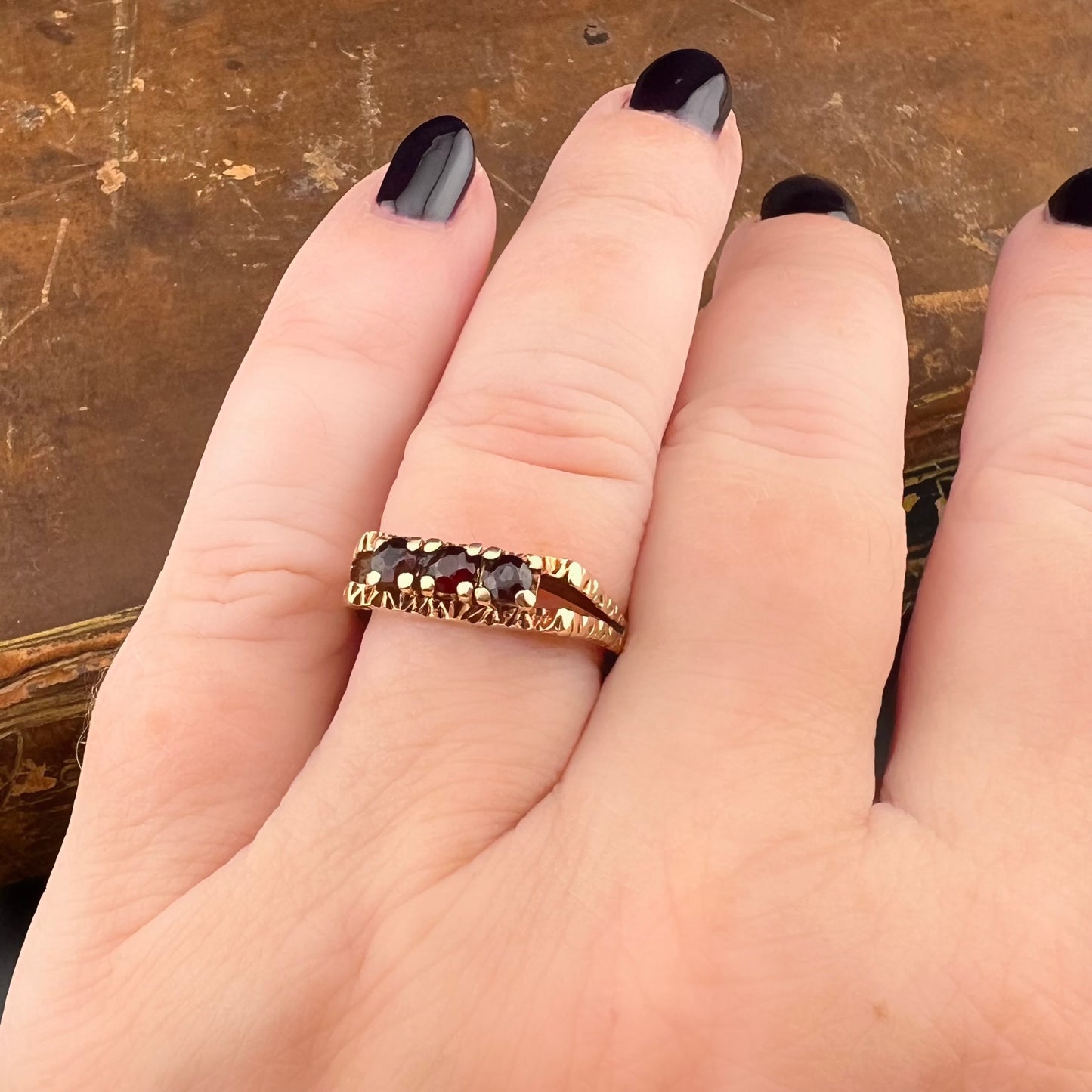 1970s English 9ct gold ring with garnets