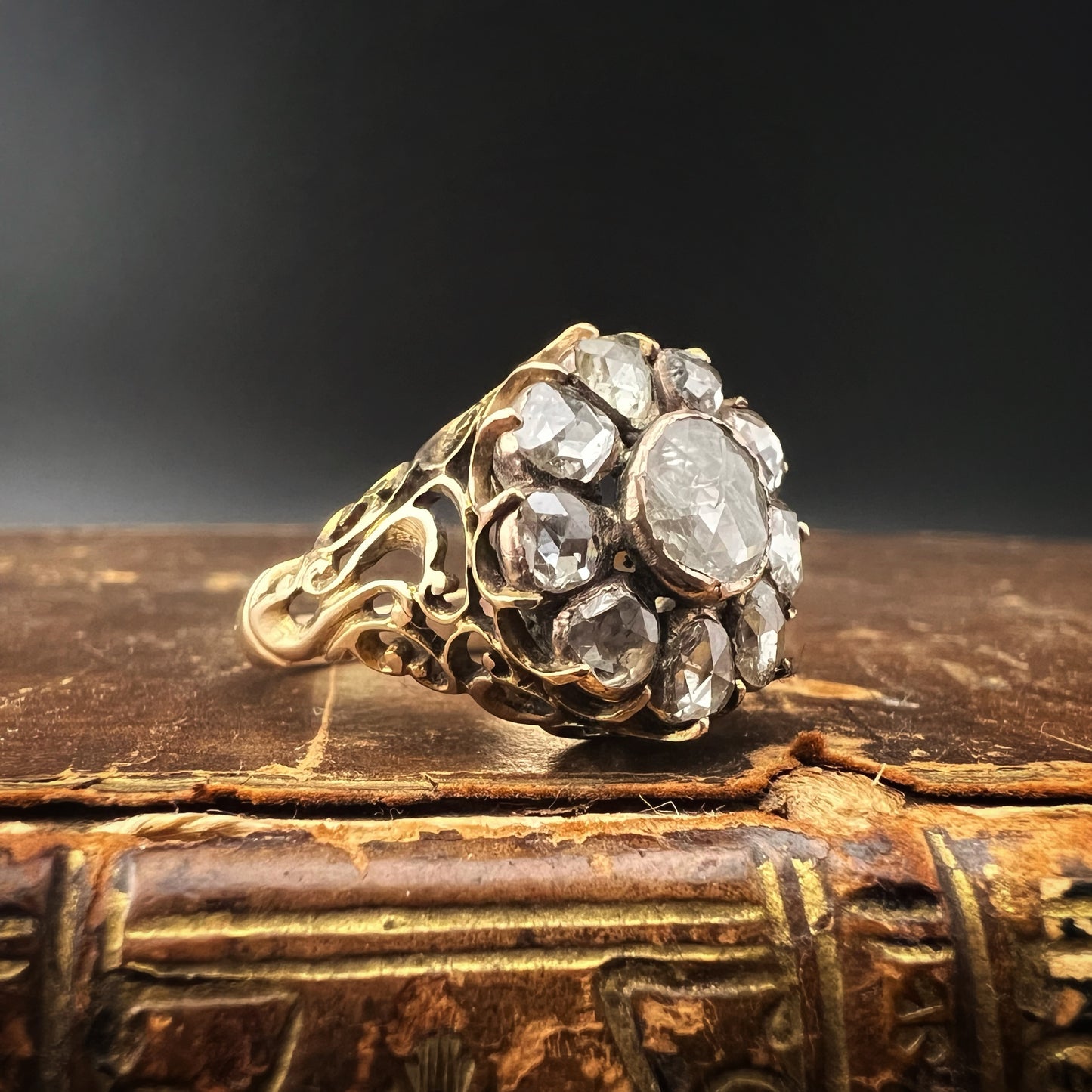 Large ring from the early 19th century in 18 ct gold and rose-cut diamonds for approximately 2 ct