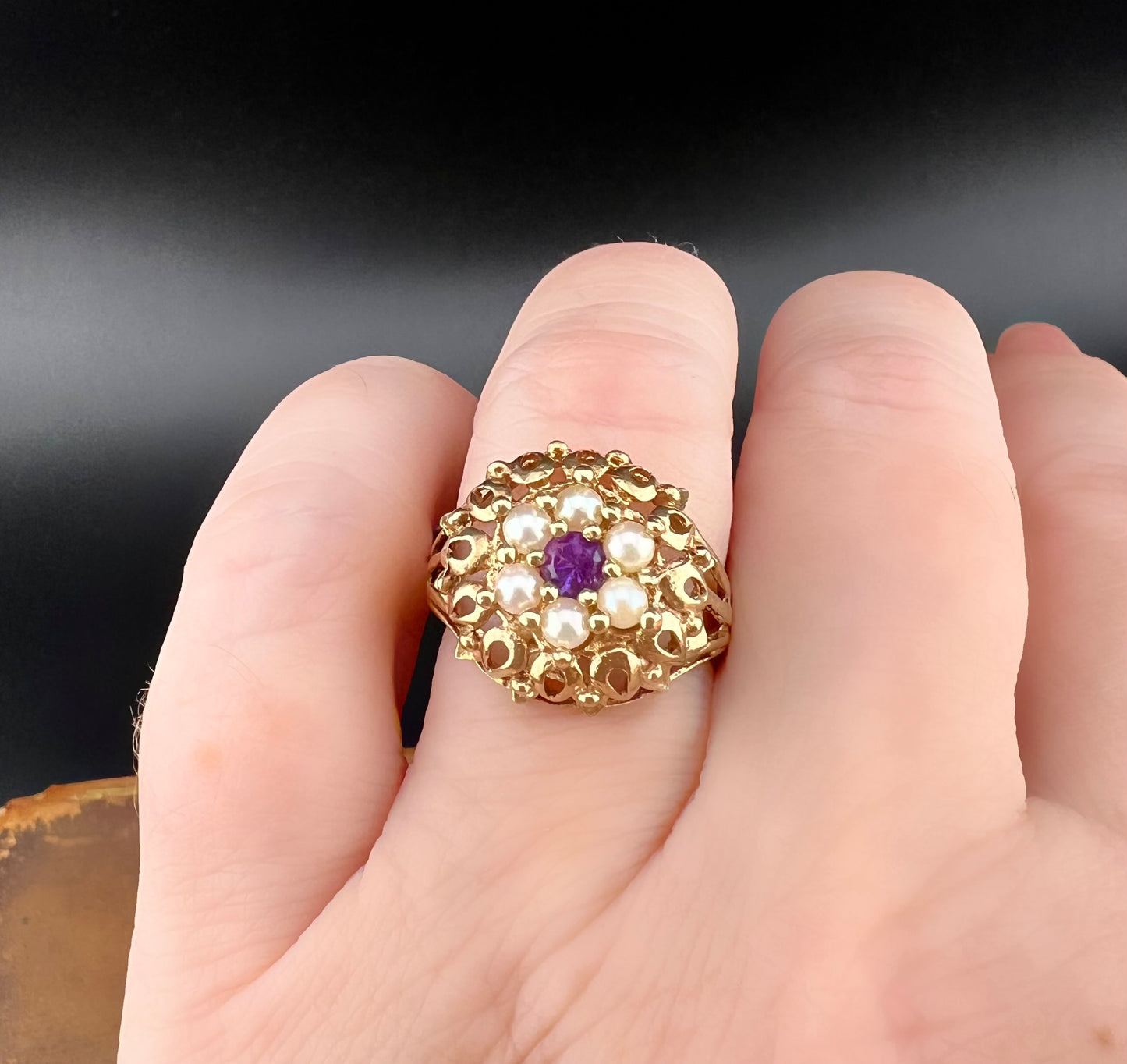Goldener Gänseblümchenring mit Amethyst und Perlen