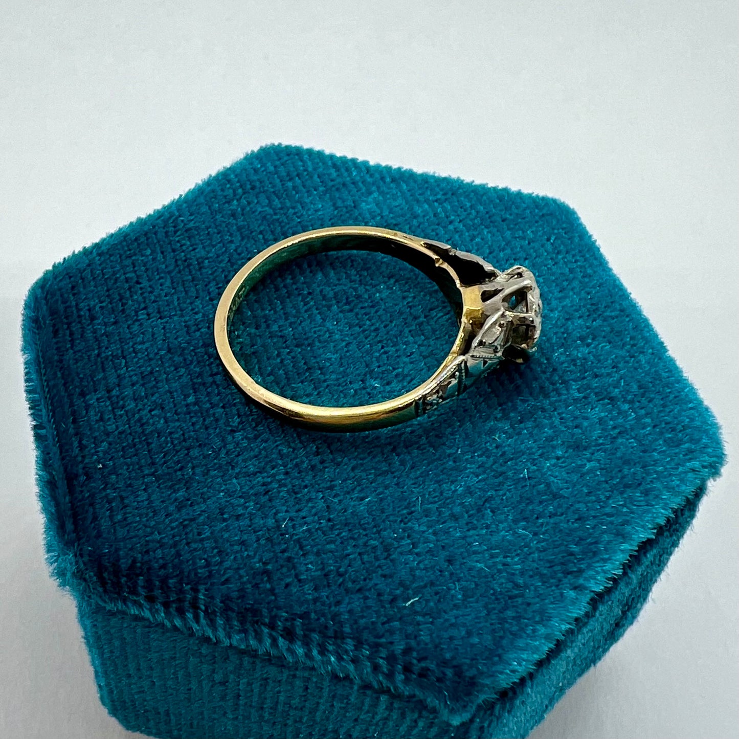 Antique solitaire in platinum gold and diamond