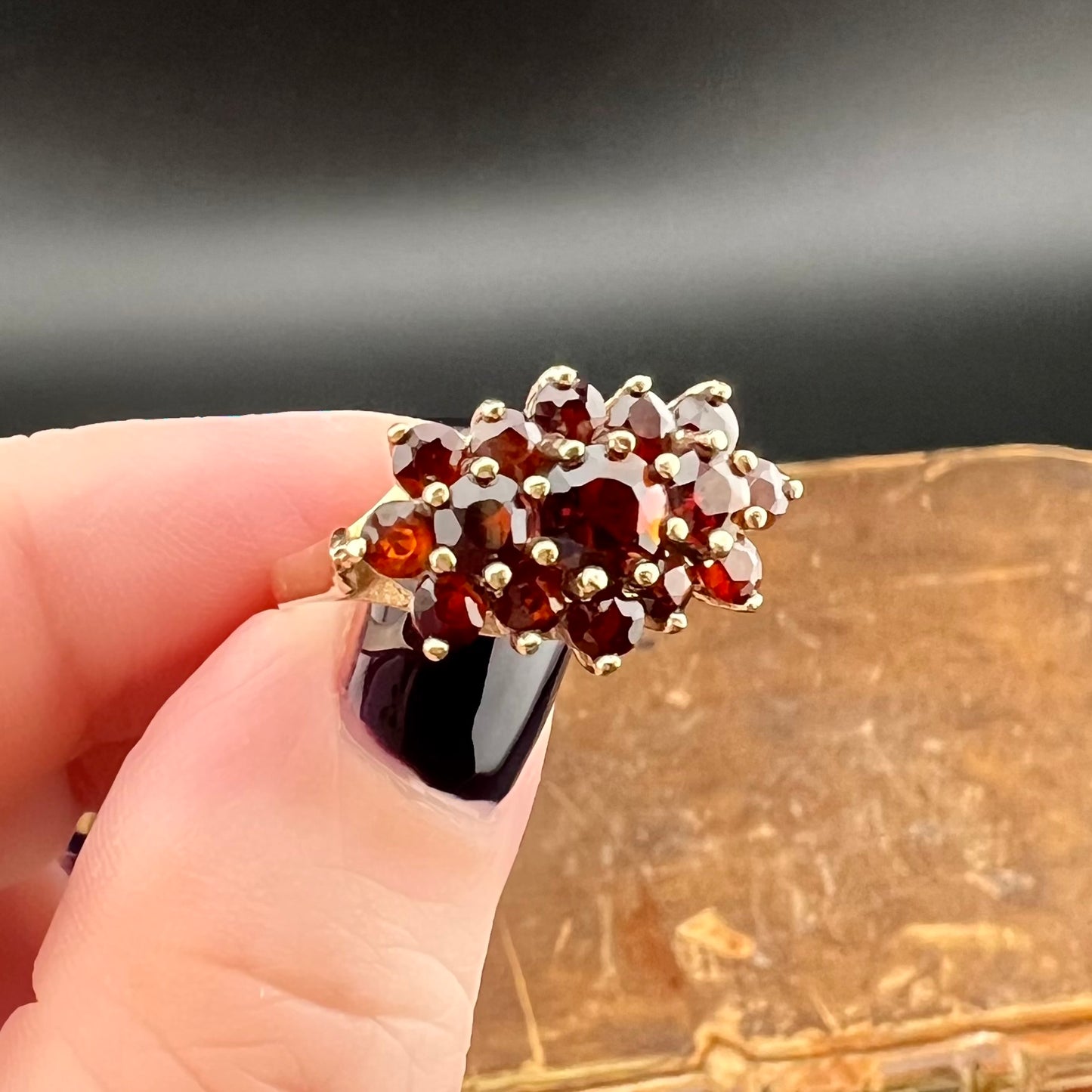 1979 Edinburgh Schottischer Ring in 9 Karat Gold mit Granaten