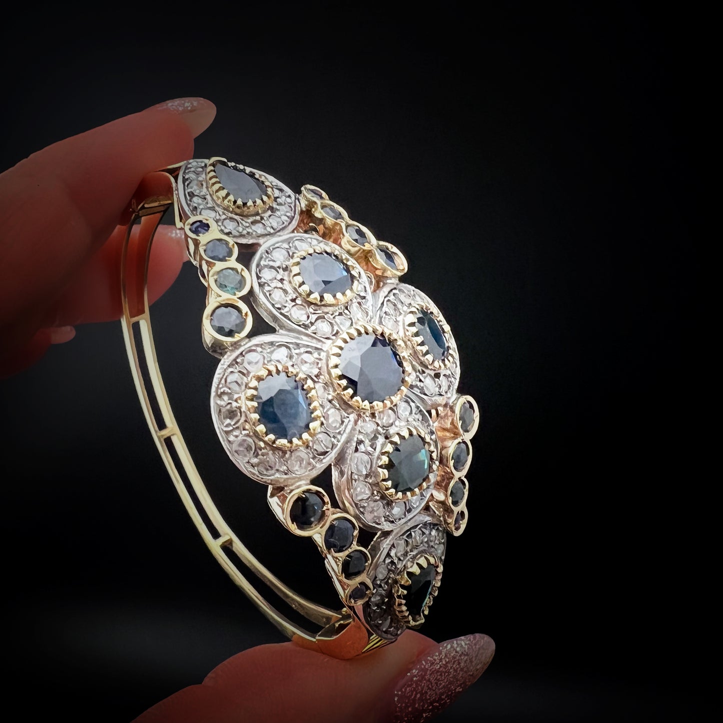 Vintage bracelet with sapphires and diamonds