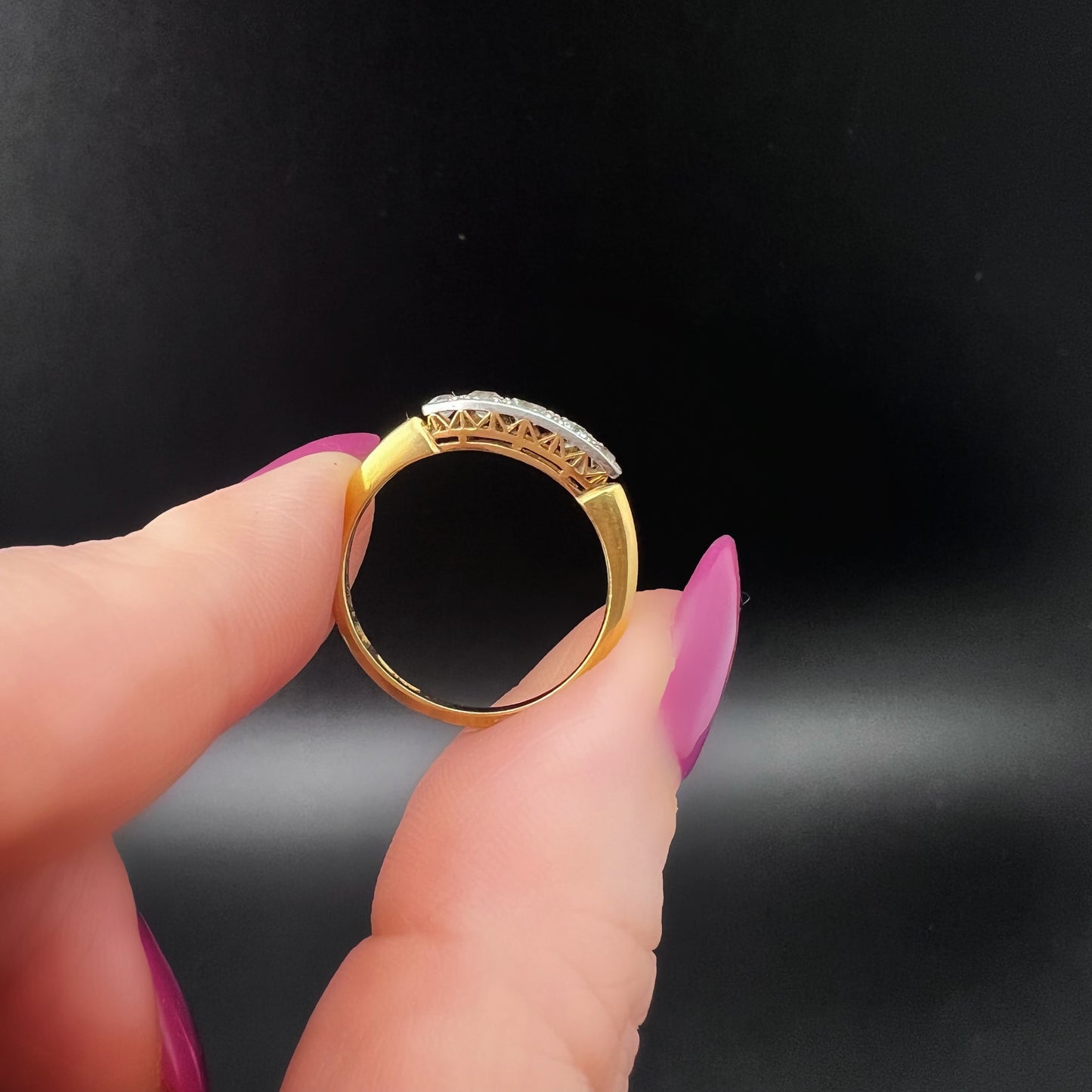 Antique Riviera ring in 18k gold and old mine diamonds