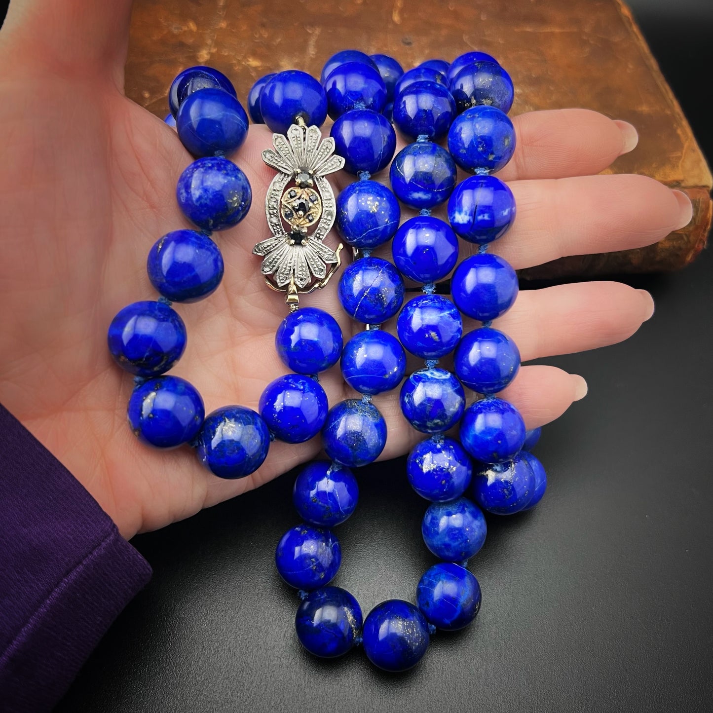 Necklace with natural lapis lazuli measuring 14 mm by 90 cm. Weight 242 grams. Clasp in gold, silver, diamonds and sapphires.