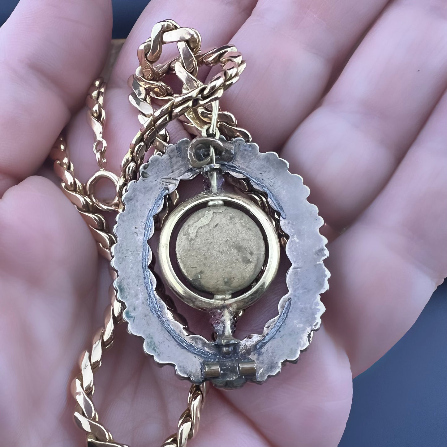 18K gold chain and pendant with scarab micromosaic