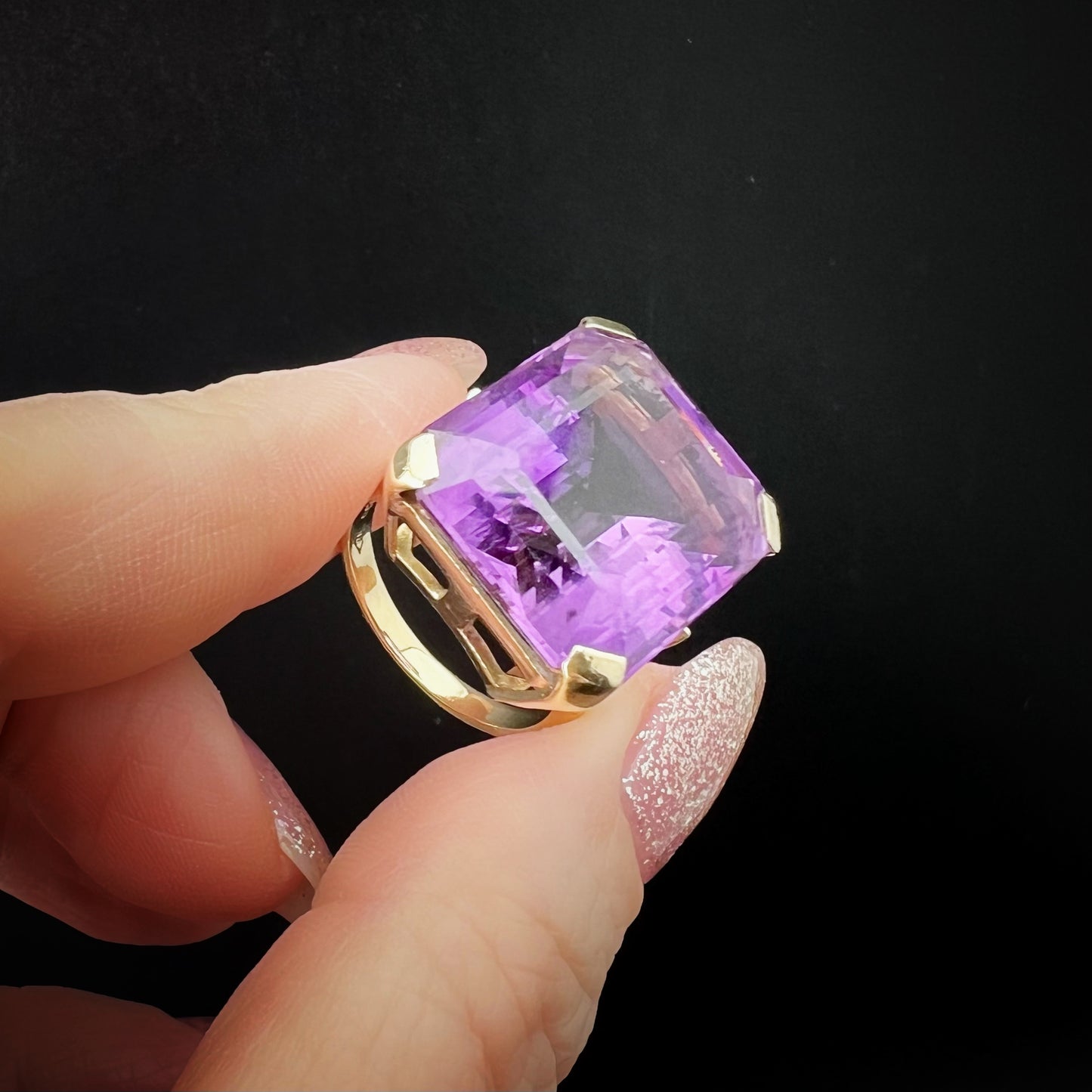1960s gold cocktail ring with large 23.65 ct amethyst