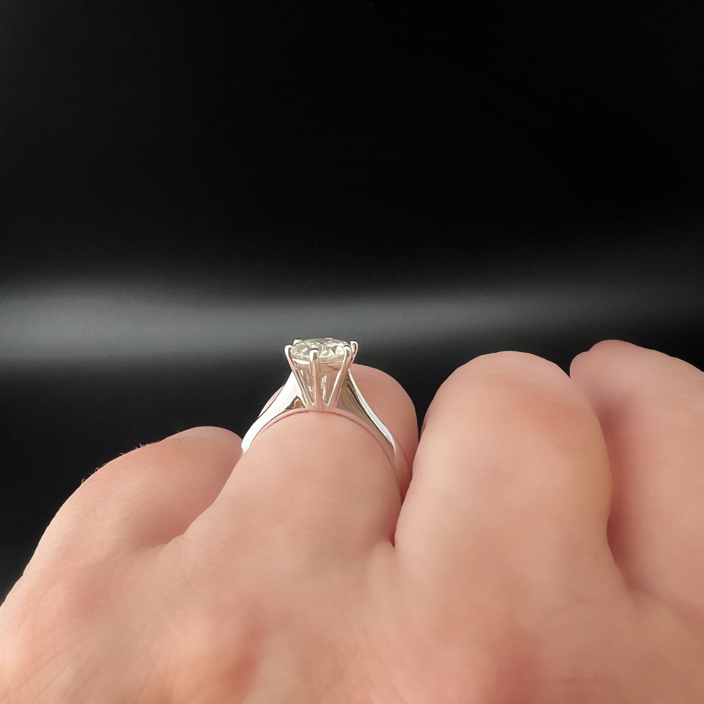 18K gold solitaire ring with 1.20 ct brilliant-cut diamond