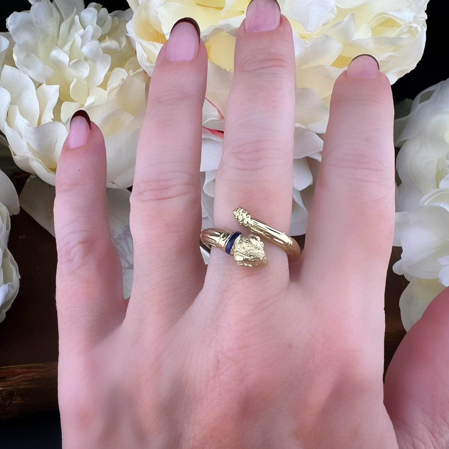 Anello vintage “animalier” in oro 18 k e smalto blu