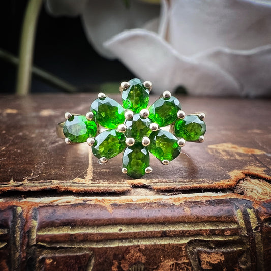 Anello vintage a margherita in oro giallo e cromodiopside