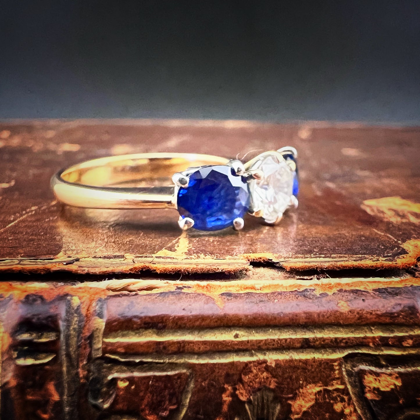 18k gold diamond and sapphire ring. Italy, c. 1920.