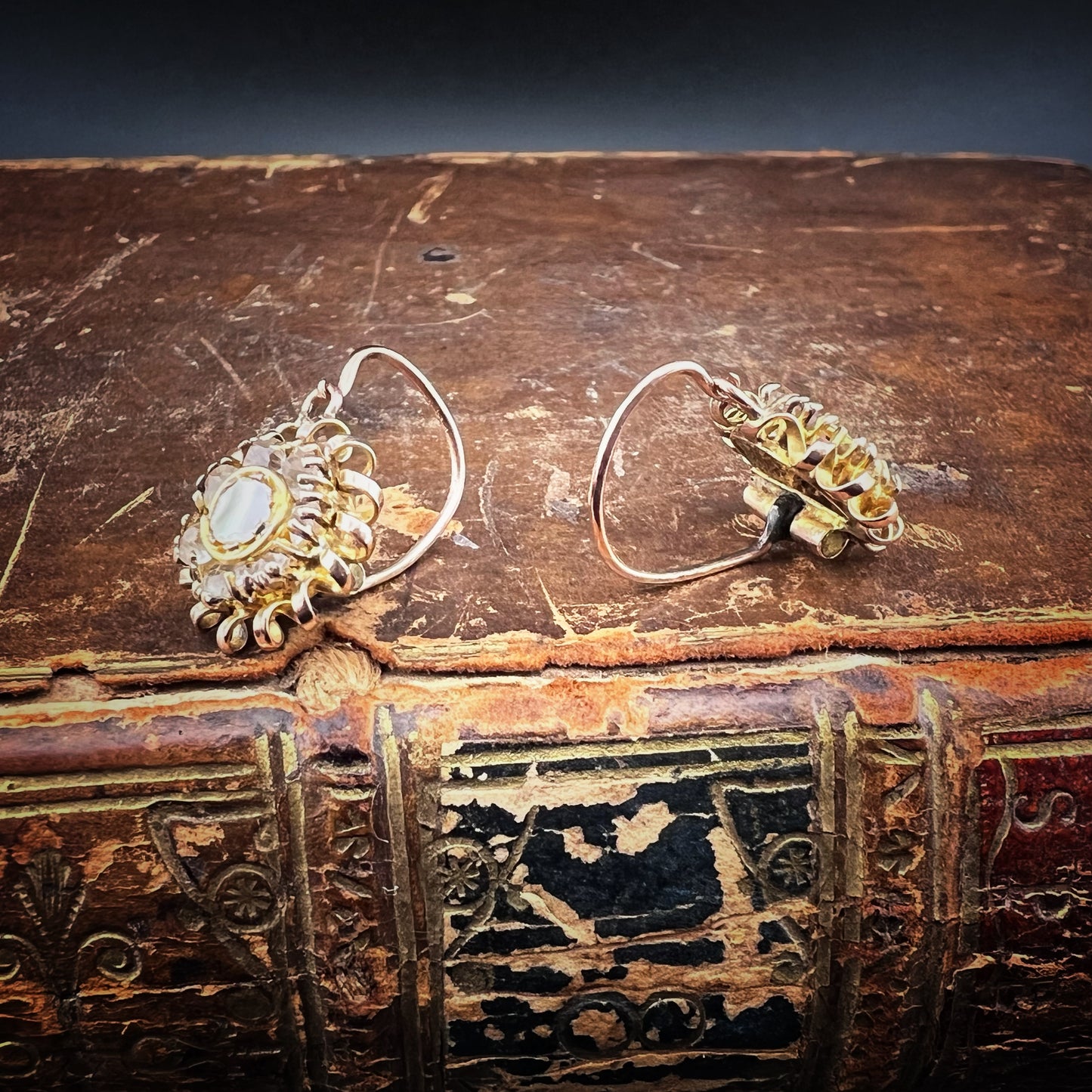 Leverback Earrings with Mother-of-Pearl Daisies – Early 1900s
