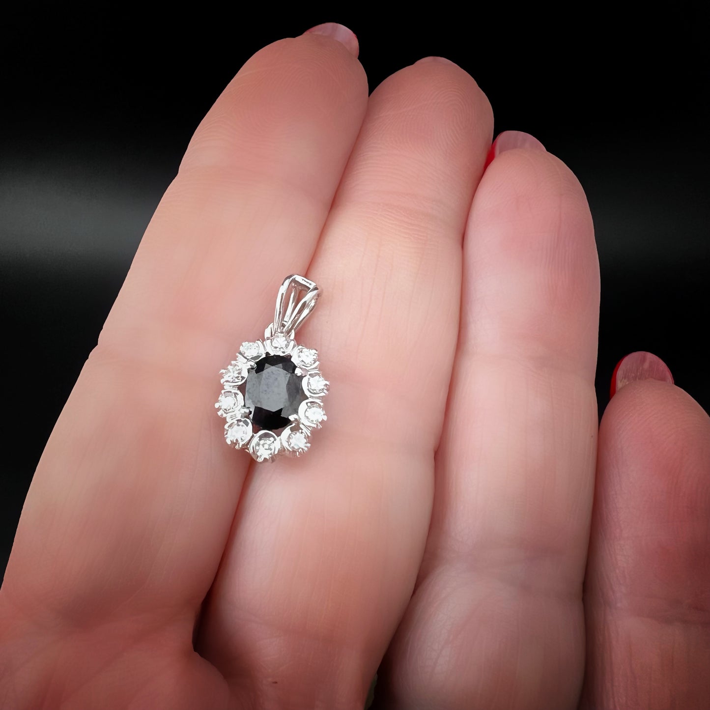 18K gold sapphire and diamond daisy pendant