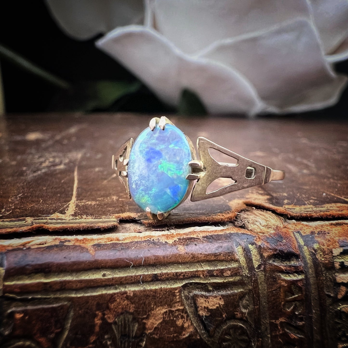 Ring with opal