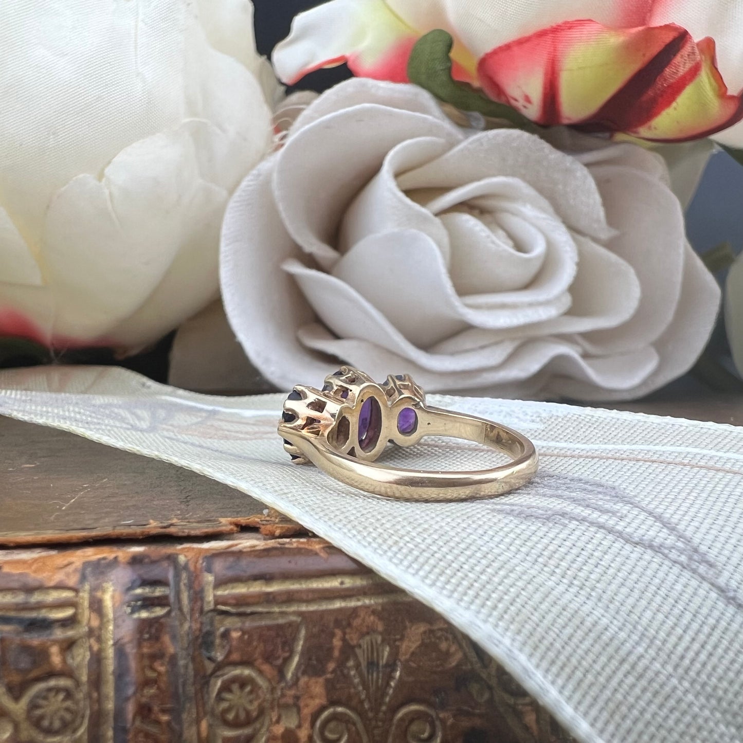 Anello trilogy con ametiste in oro giallo – Vintage anni ’70