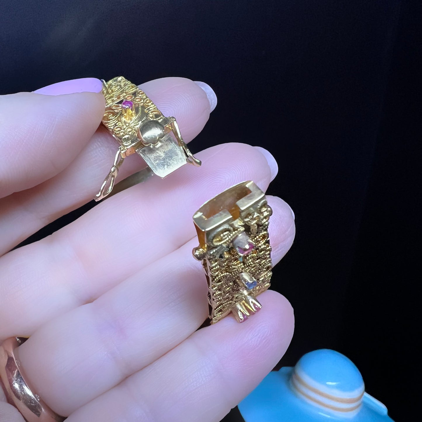 18K yellow gold bracelet with filigree, rubies, sapphires