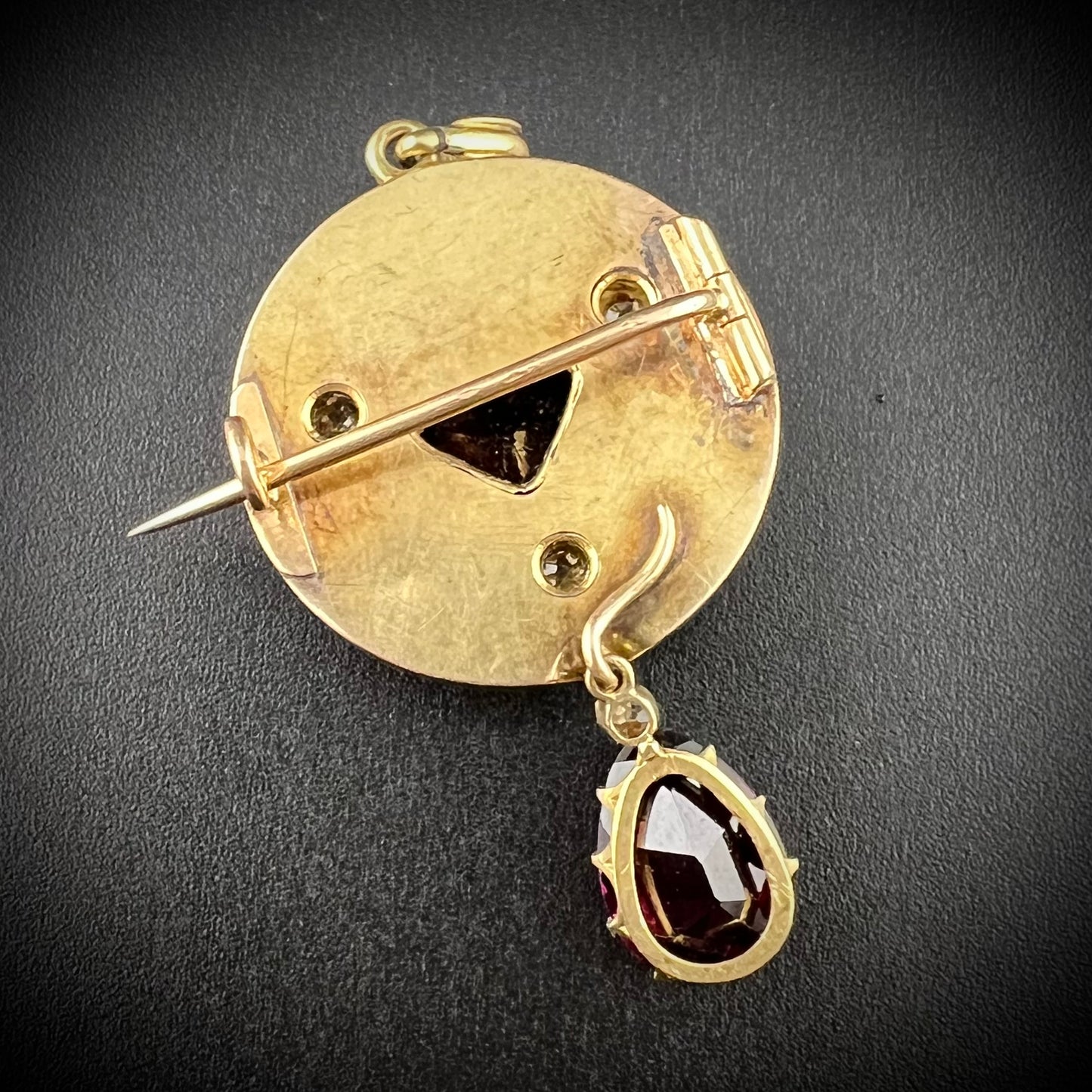 Art Deco brooch pendant in gold, amethysts, diamonds