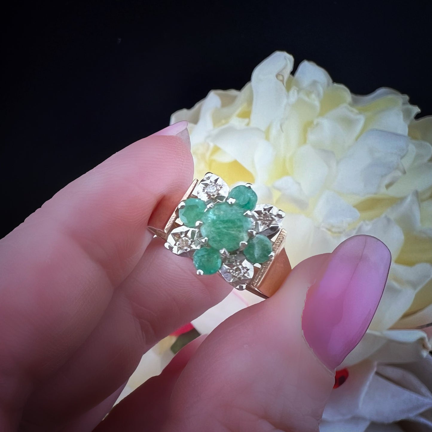 Anello vintage in oro con smeraldi e diamanti – Sheffield, 1980