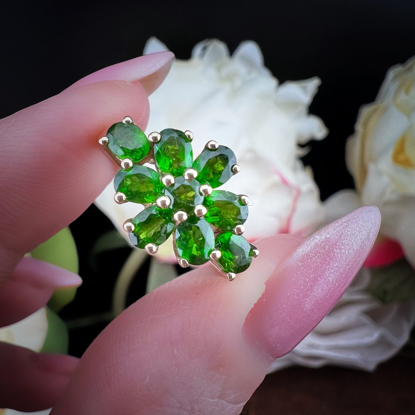 Vintage daisy ring in yellow gold and chromodiopside