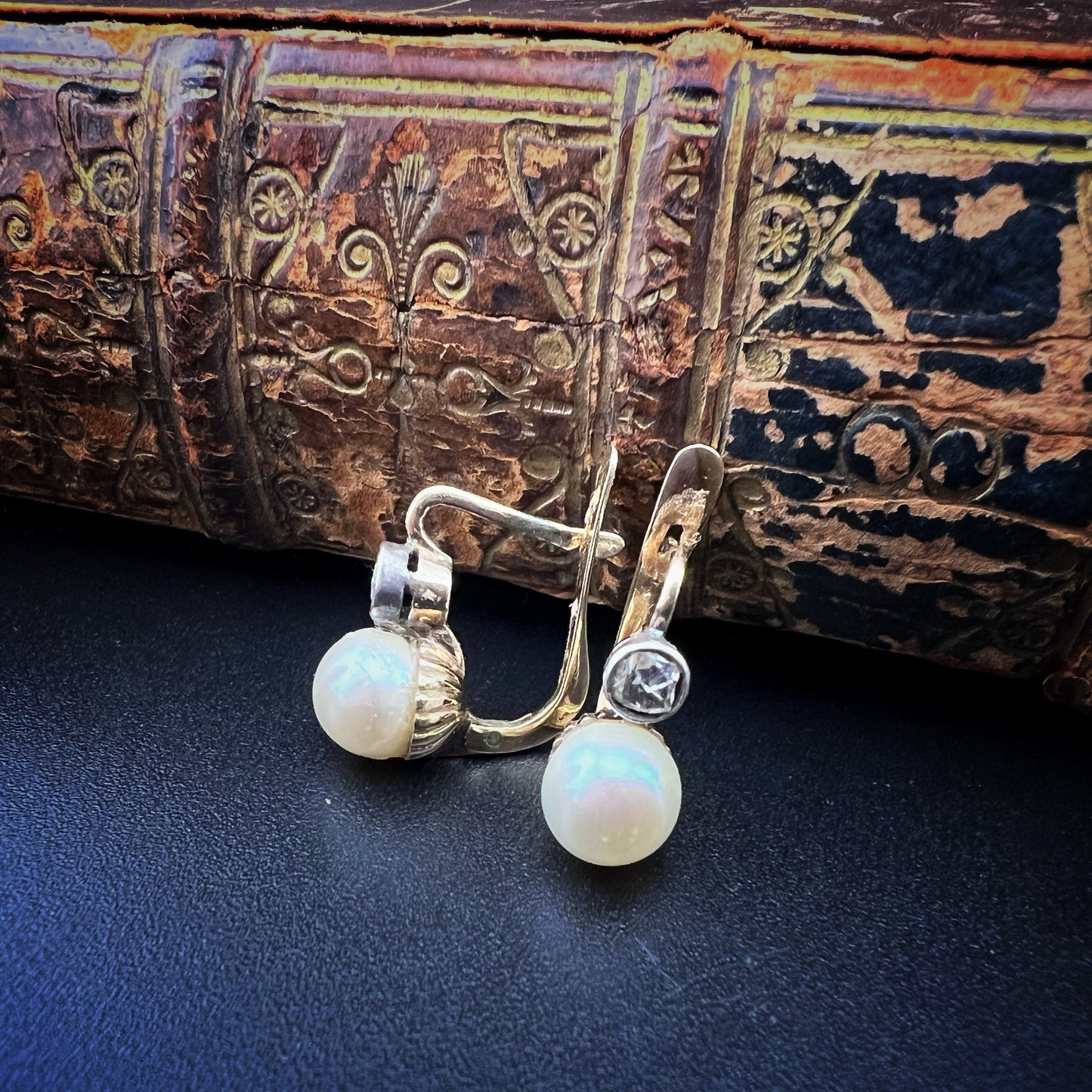 1950s earrings in 18k gold with natural pearls and rosette diamonds