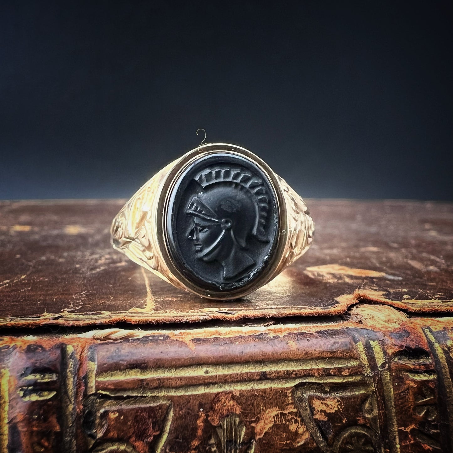 Vintage English 9ct gold ring with onyx cameo