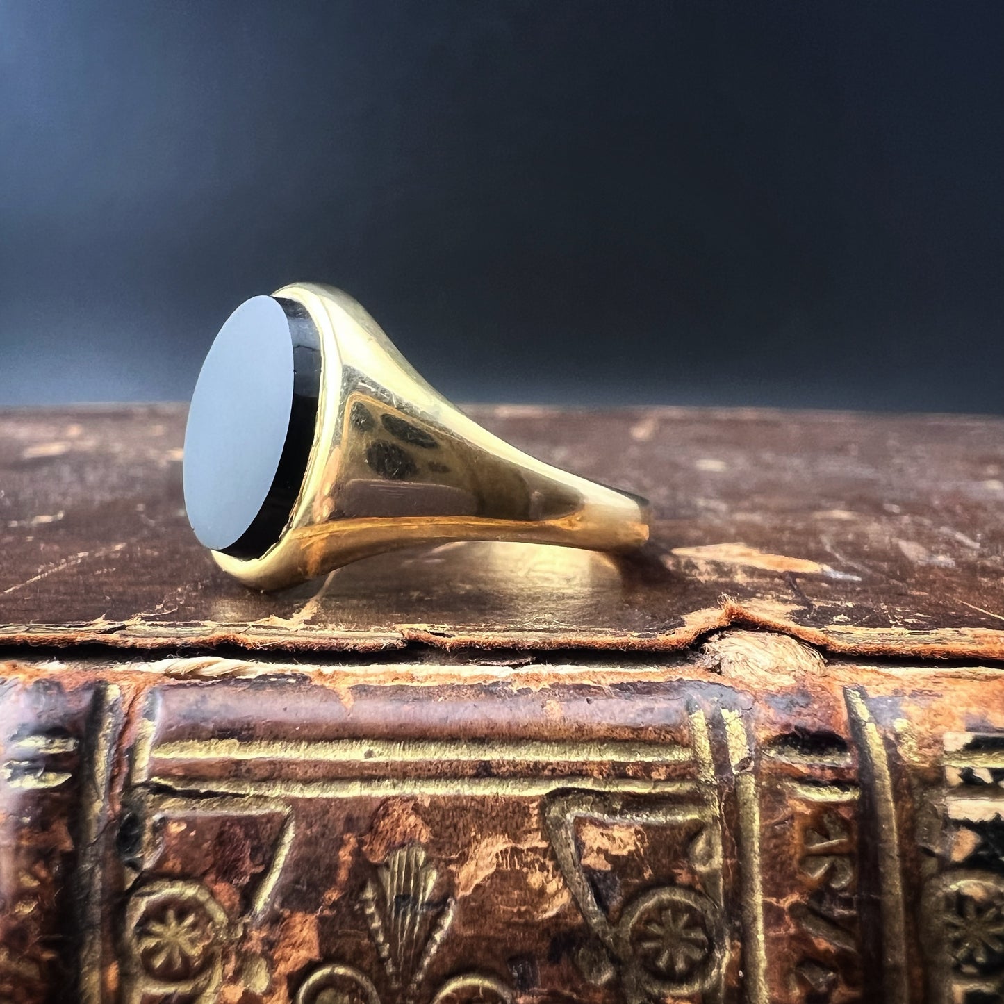 Anello vintage in oro 9 ct. e onice da uomo Londra 1964