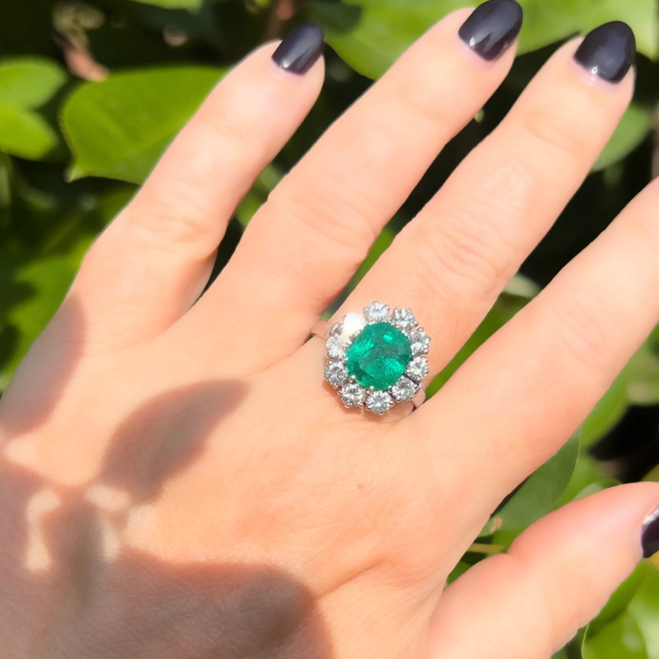 Colombian emerald and diamond ring, 18k gold