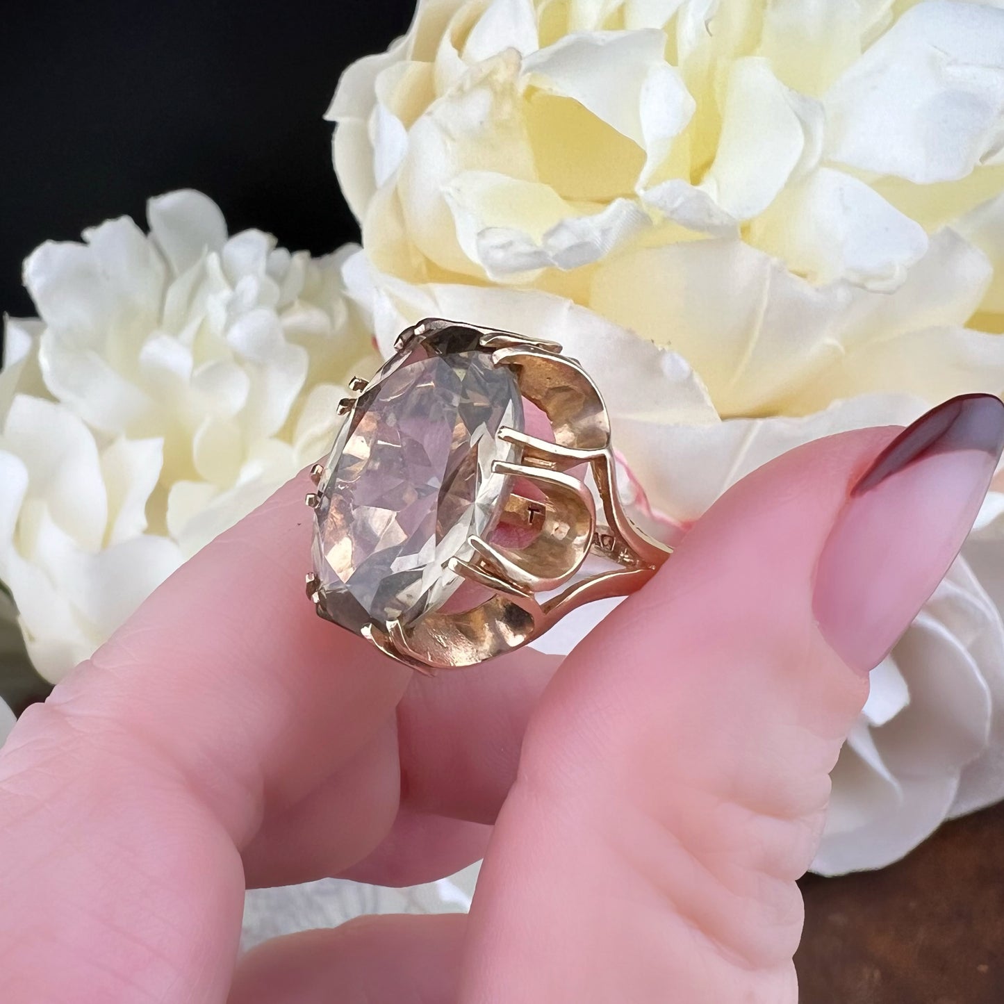 Cocktail Ring Vintage con Quarzo Grigio Caldo – Birmingham, 1975