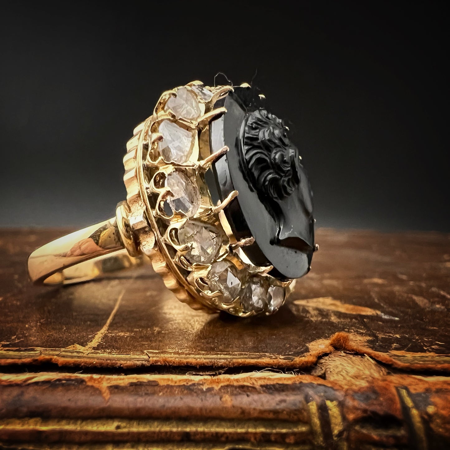 Goldring mit Onyx und Diamant Blackmoor