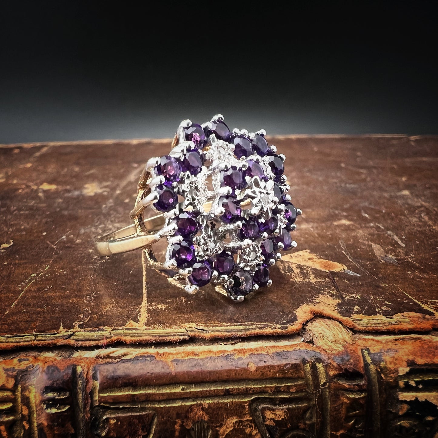 Large flower ring in gold, amethysts and diamonds - Birmingham 1954