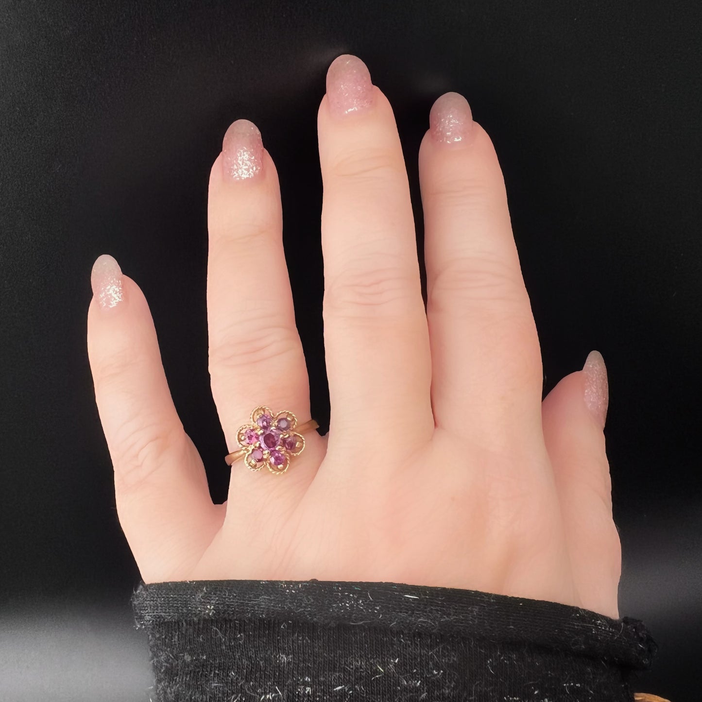 Vintage 9ct gold daisy ring with rubies